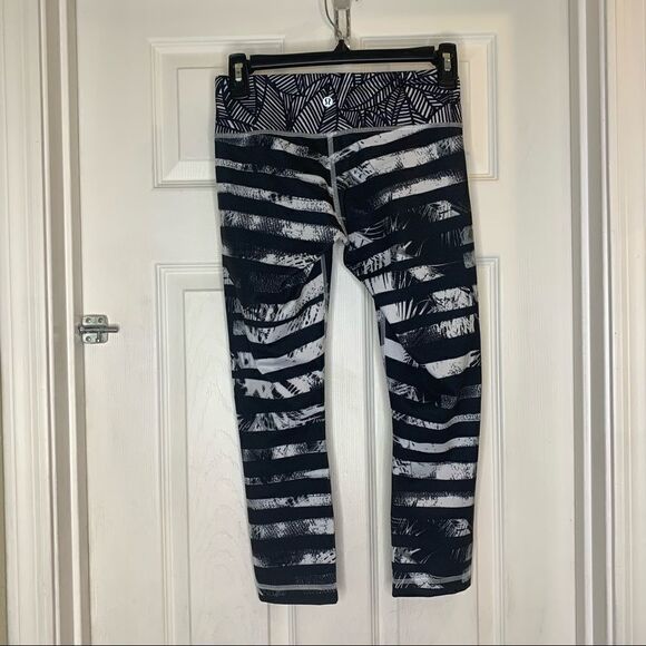 Lululemon Wunder Under Crop II,Shady Palms/Banana Leaf/Gingham Black,White SZ 4 - Picture 8 of 8